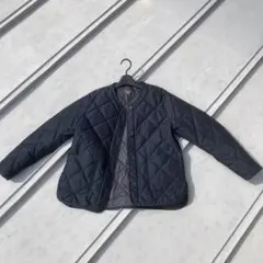 ユニクロ　パフテックノーカラージャケット　ブラック