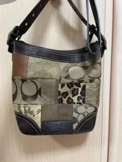 コーチ　シグネチャー　ヒョウ柄　パッチワーク　ショルダーバッグ