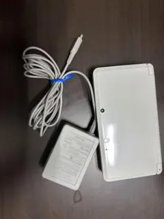 Nintendo 3DS ホワイト 本体 ACアダプター付き
