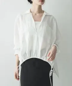 ホワイト 長袖 スキッパーシャツ ドロスト仕様