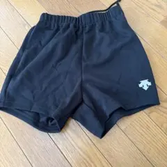 DESCENTE ブラック ショートパンツ