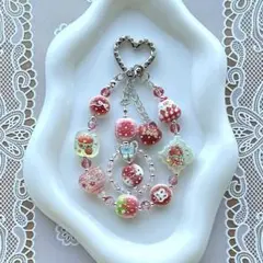 秋*映様 ハンドメイド　ストラップ　『いちご狩り』