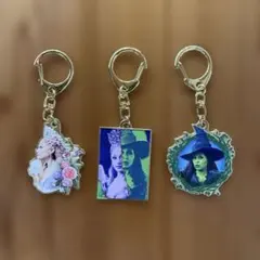 Wicked 永遠の約束　きらっとバッグチャーム　グリンダ・グリンダ&エルファバのサムネイル