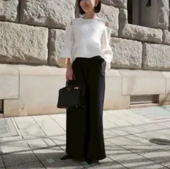 新品タグ付きHeve カットオフシルキーブラウス バニラ ／ブラック 