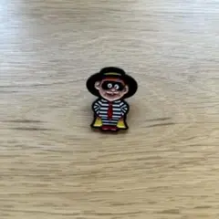新品 マクドナルド ハンバーグラーピンバッジB - メルカリ
