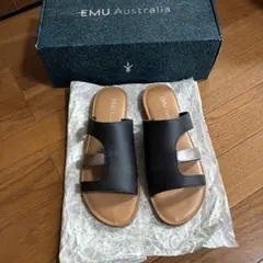 EMU Australia サンダル黒×シルバー　サイズ7 24㎝のサムネイル