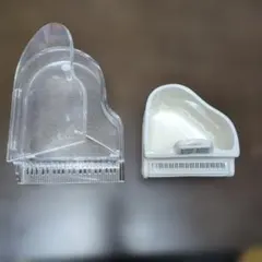 フラワーアレンジメント資材 花器 プラスチック製と白いピアノの形