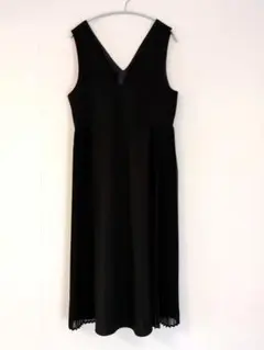 ブラック Vネック ジャンパースカート　黒　サイド　プリーツデザイン