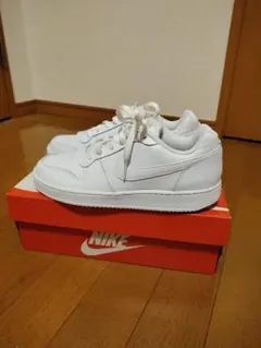 NIKE エバノン LOW ウィメンズ 24.5cm ホワイトのサムネイル