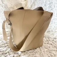 Item thumbnail for item b358f1e0-cb0b-49c7-b3f7-381628a11804