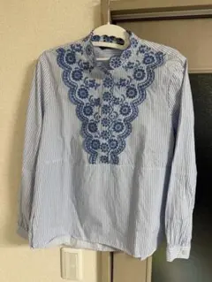 【近日処分❗】ZARA WOMAN 刺繍入りストライプシャツ S