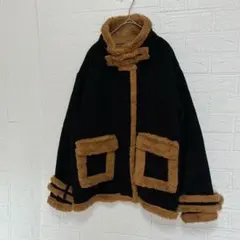ボアジャケット 黒と茶色のコンビネーション