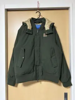 カーキ ダウンジャケット