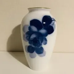 青い花柄 陶器 花瓶のサムネイル