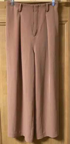 ユニクロ ドレープワイドアンクルパンツ ピンクベージュ