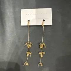 作家一点物 赤い爪の手を持つピアス アートピース - メルカリ