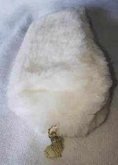 ホワイトファー ポーチ 猫チャーム付き（約9㎝X17cmX6cm）