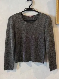 【マダム　ジョコンダ】長袖ニットセーター 黒とゴールド