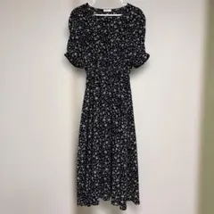 Honeys パフスリーブ ロングワンピース サイズM 花柄 総柄 ブラック 黒