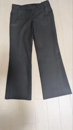 濃いグレー　ストライプ パンツ