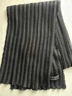 GUESS 黒色スカーフ　　新品未使用品