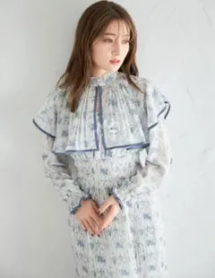 クラシカルアート風フラワープリントプリーツケープワンピース