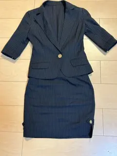 黒　ストライプ　スーツ　ゴールドボタン