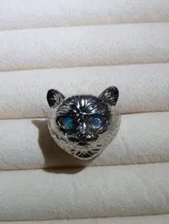オパールの目の猫リング