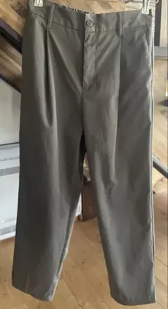無印良品　撥水ストレッチ　チノタックパンツのサムネイル