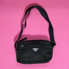 プラダ ショルダーバッグ 三角ロゴプレート テスートナイロン レザー 黒