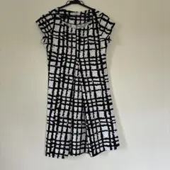 EGERIE PARIS 半袖ひざ丈ワンピース モノトーンチェックのサムネイル