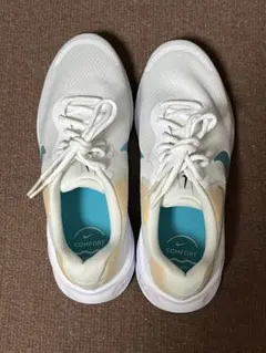 NIKE COMFORT FB2207-103 メンズ　スニーカーのサムネイル