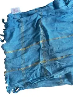 ブルーのストール　金色チェック