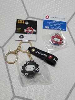 ミャクミャク　シナモロール　赤青　モノクロ　キーホルダー　アクリルチャーム