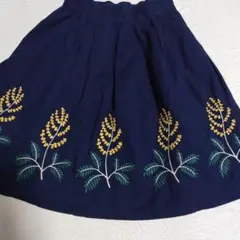 刺繍入りネイビーフレアスカートのサムネイル