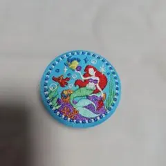 ビスケット2　刺繍缶バッジ　アリエル 　バンダイナムコ