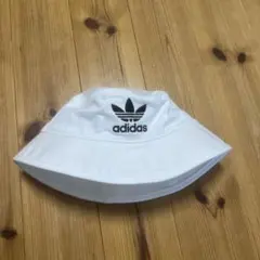 adidas バケットハット ホワイト　アディダスのサムネイル