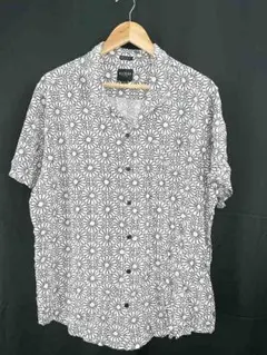 GUESS　ゲス　メンズ・オープンカラー（開襟）総柄半袖シャツ　XLサイズ■のサムネイル