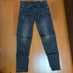 zaraザラ ダメージ入りデニムジーンズ