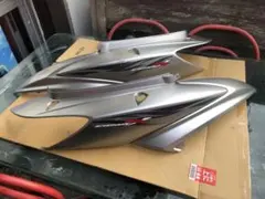 シグナス125 X 2型　中古リアフェンダー シルバー左右 2個セットのサムネイル