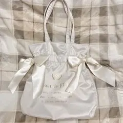 【Maison de FLEUR】リボン付きホワイトトートバッグ　白　クリーム色