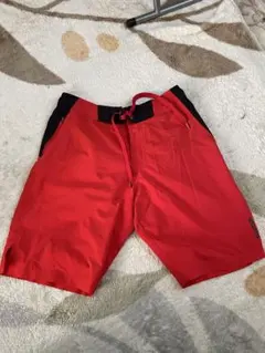 Reebok・メンズハーフパンツ　赤・Ｍサイズ