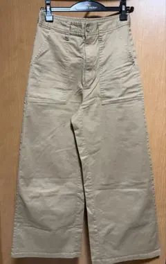 GU ベージュ ワイドパンツ