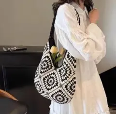 かぎ針編み トートバッグ ショルダーバッグ　モノトーン 幾何学柄　モチーフ編み