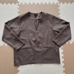 コンファーム　ノーカラージャケット　L ベージュ　グレージュ