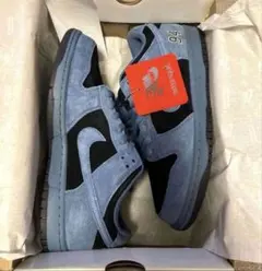 Supreme × Nike SB Dunk Low 