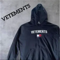 【希少】VETEMENTS ×TOMMY ヴェトモン コラボ パーカー 刺繍 Lのサムネイル