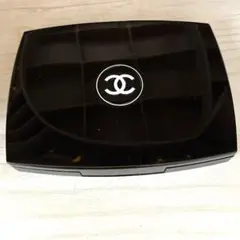 CHANELコンパクトミラーケースファンで入れられるのサムネイル