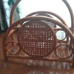 ラタン製円形マガジンラック