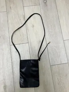 黒い合成皮革ショルダーバッグ